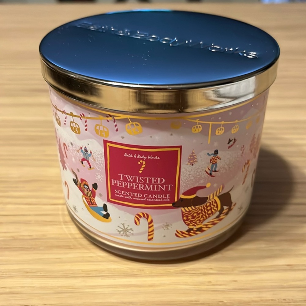 Bath & Body Works 3 Wick Candle. Twisted Peppermint.